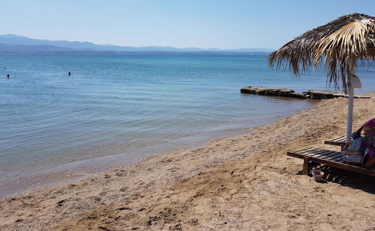 Photo de Thealos beach avec sable gris & galets de surface