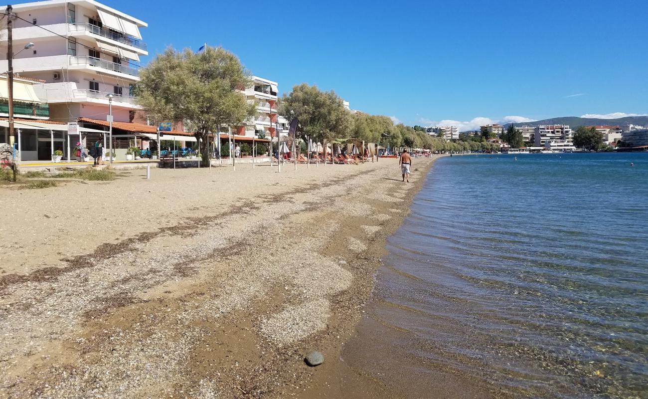 Photo de Lafkandi beach avec sable noir & galets de surface