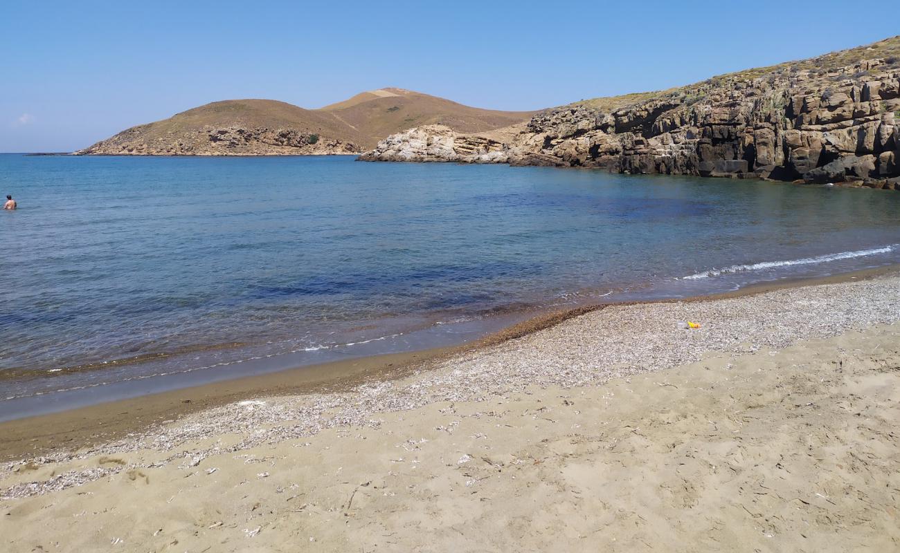 Photo de Papia beach avec sable brun de surface