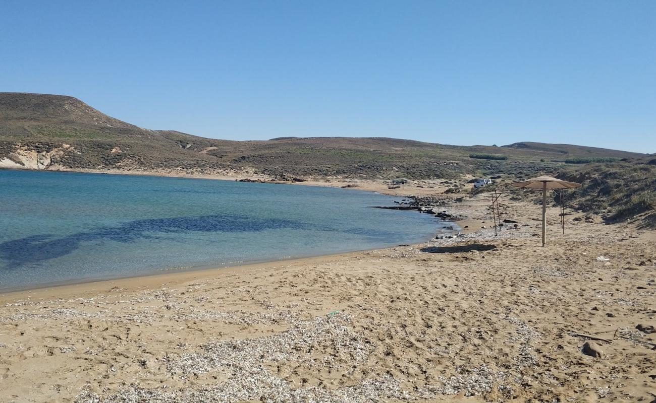 Photo de Faraklou Park beach avec sable lumineux de surface