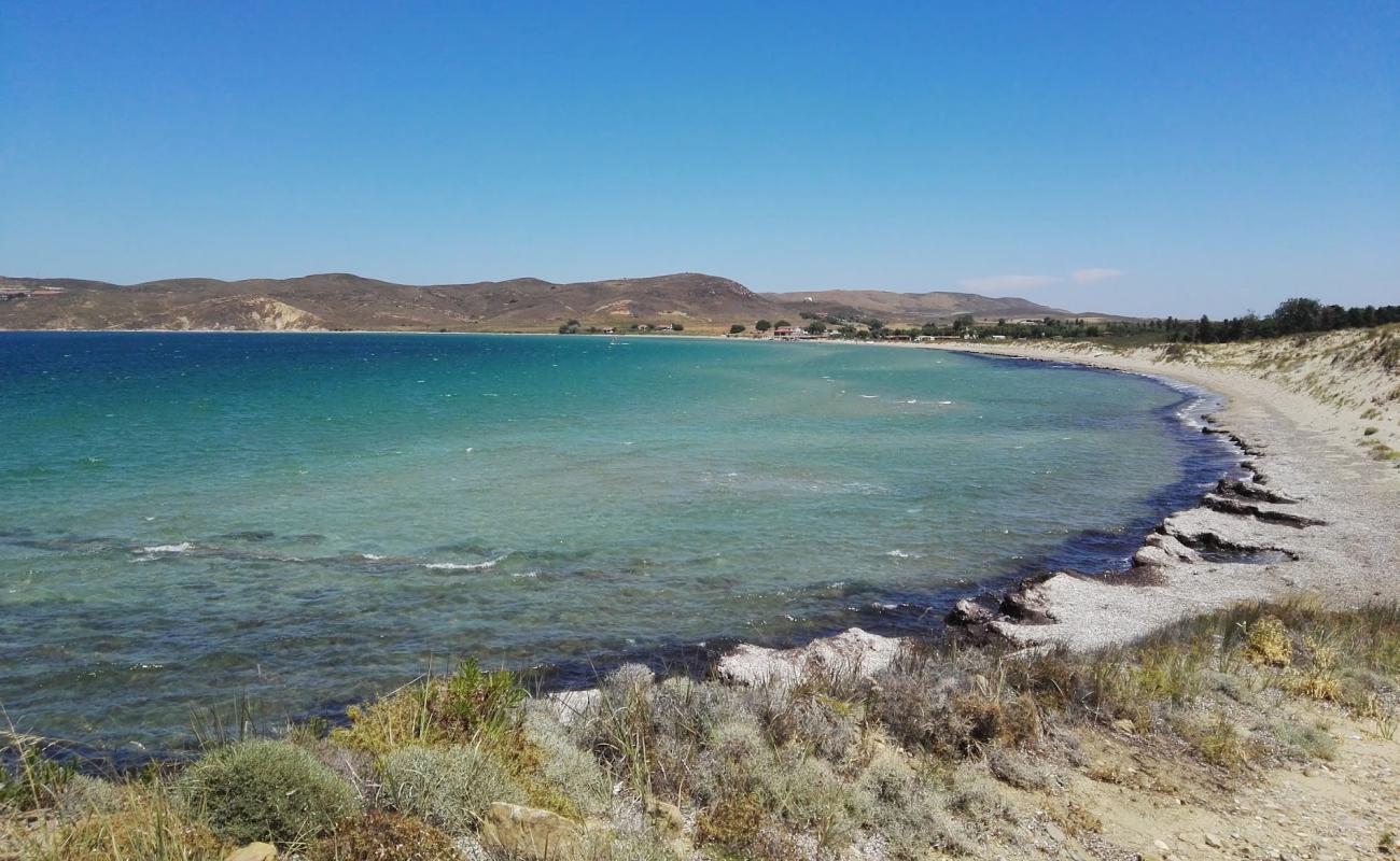 Photo de Paralia Saravari avec sable fin brun de surface