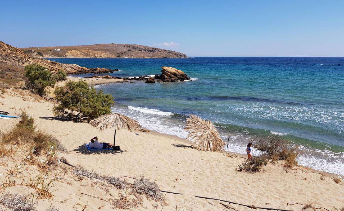 Photo de Paralia Kokkinovrachos avec sable lumineux de surface