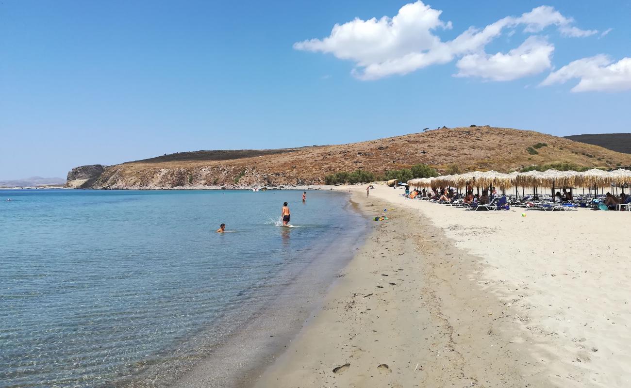 Photo de Plage de Chavouli avec sable lumineux de surface