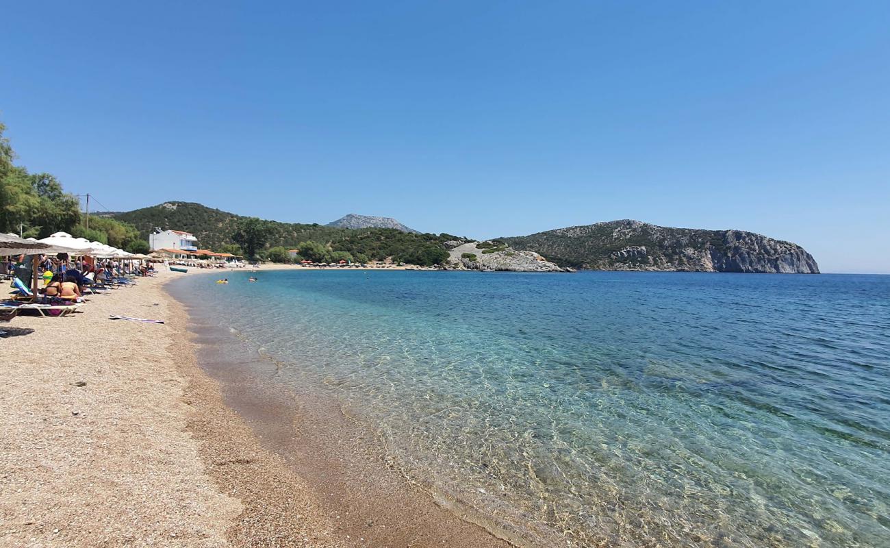 Photo de Tarti beach avec sable beige & galets de surface