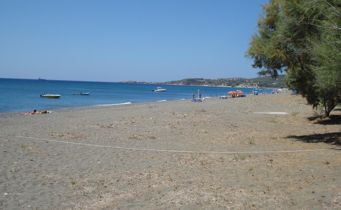 Photo de Vatera beach II avec sable clair avec caillou de surface