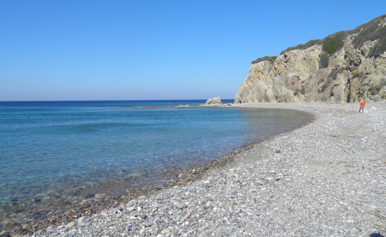 Photo de Vatera beach V avec galets beige de surface