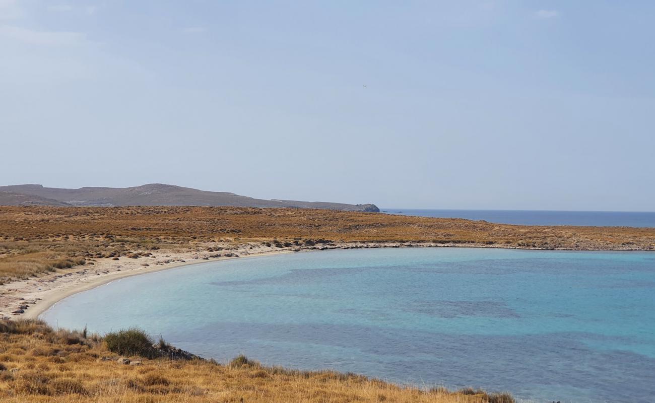 Photo de Limena beach III avec sable beige de surface