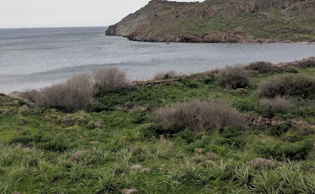 Photo de THEODOROI avec sable clair avec caillou de surface