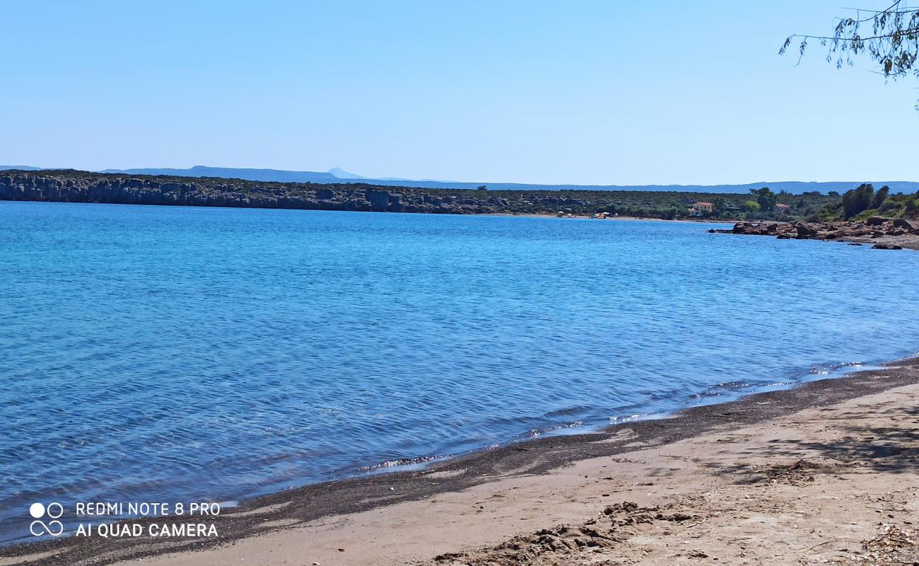 Photo de Paralia Tokmakia II avec sable beige de surface