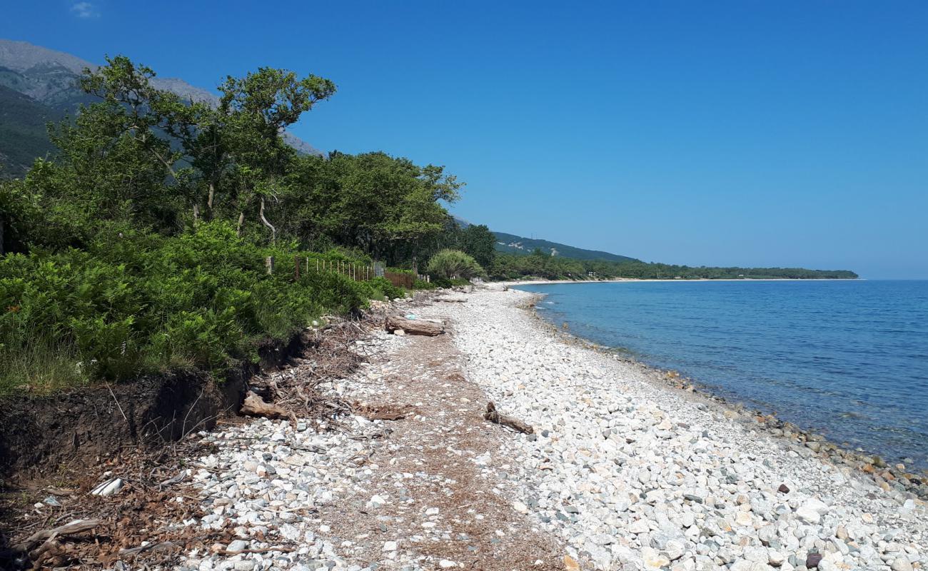 Photo de Fonia beach avec roches de surface