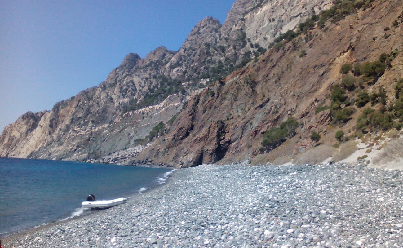 Photo de Glass beach avec galets beige de surface