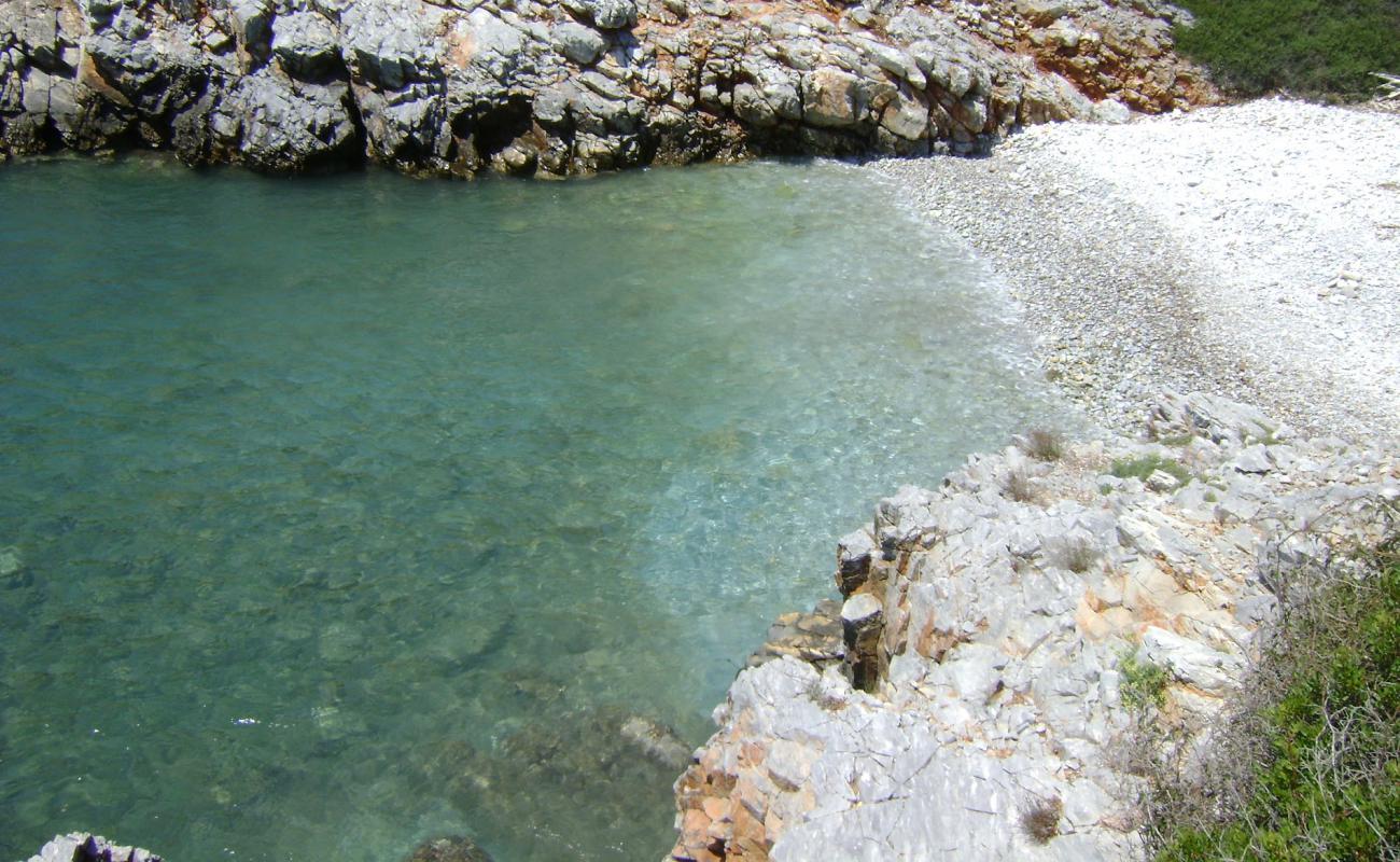 Photo de Mourtias beach II avec caillou gris de surface