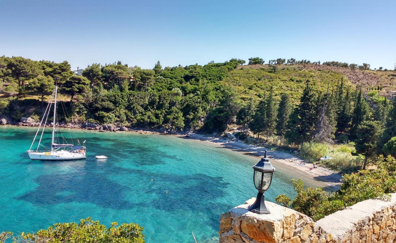 Photo de Agios Petros beach avec sable clair avec caillou de surface