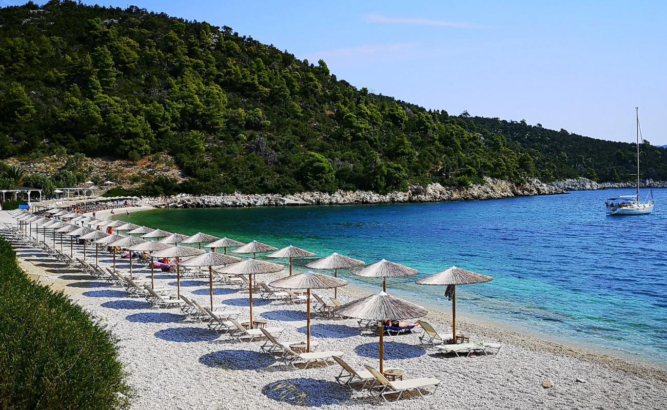 Photo de Plage de Leftos Gialos avec caillou clair de surface