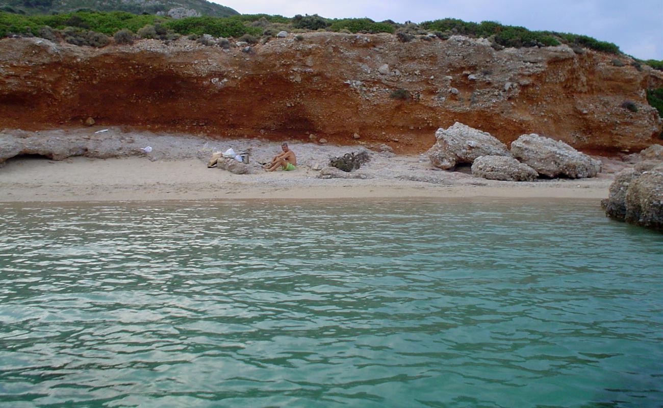 Photo de Sfika beach avec sable beige de surface