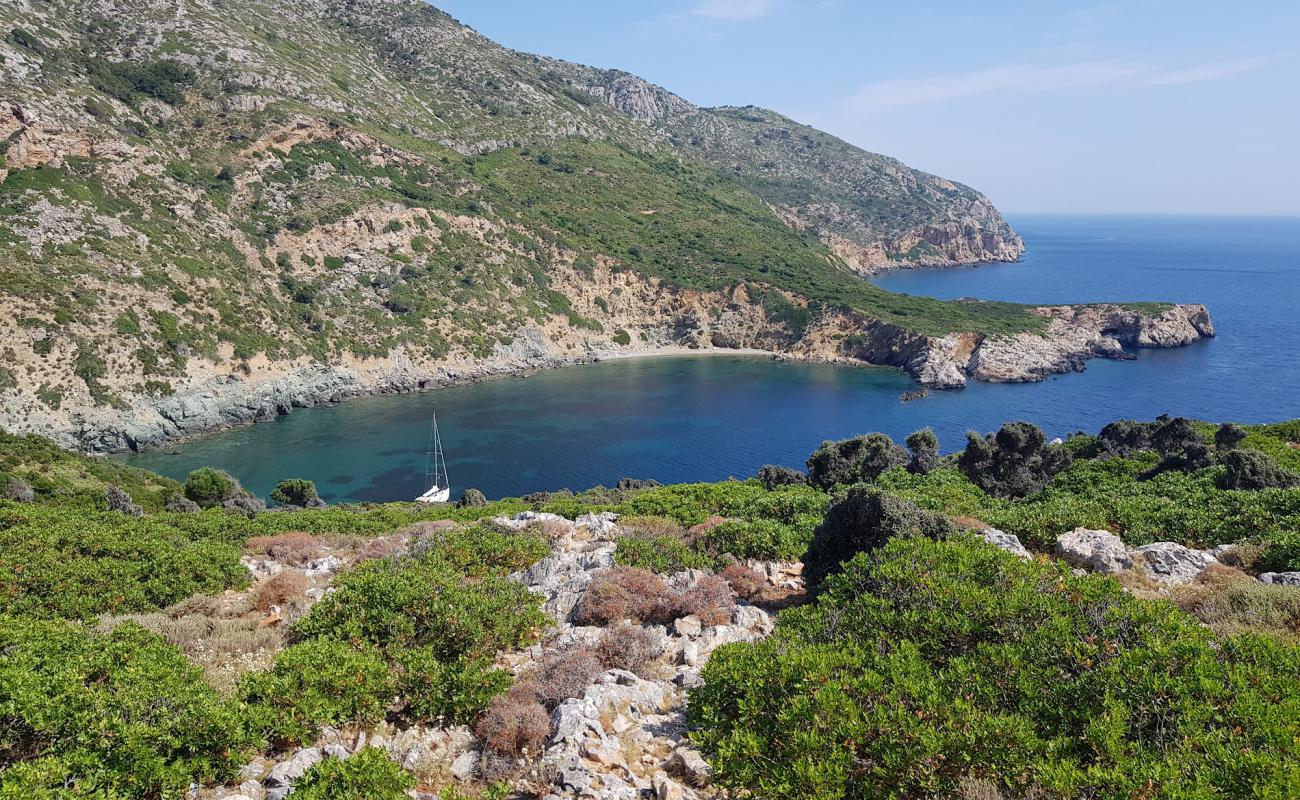 Photo de Kyra Panagia avec sable gris & rochers de surface