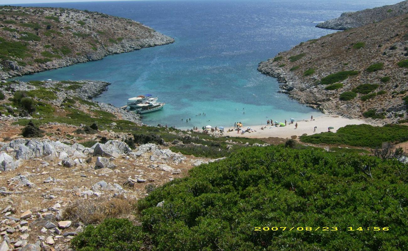 Photo de Glyfada Sarakino beach avec sable beige de surface