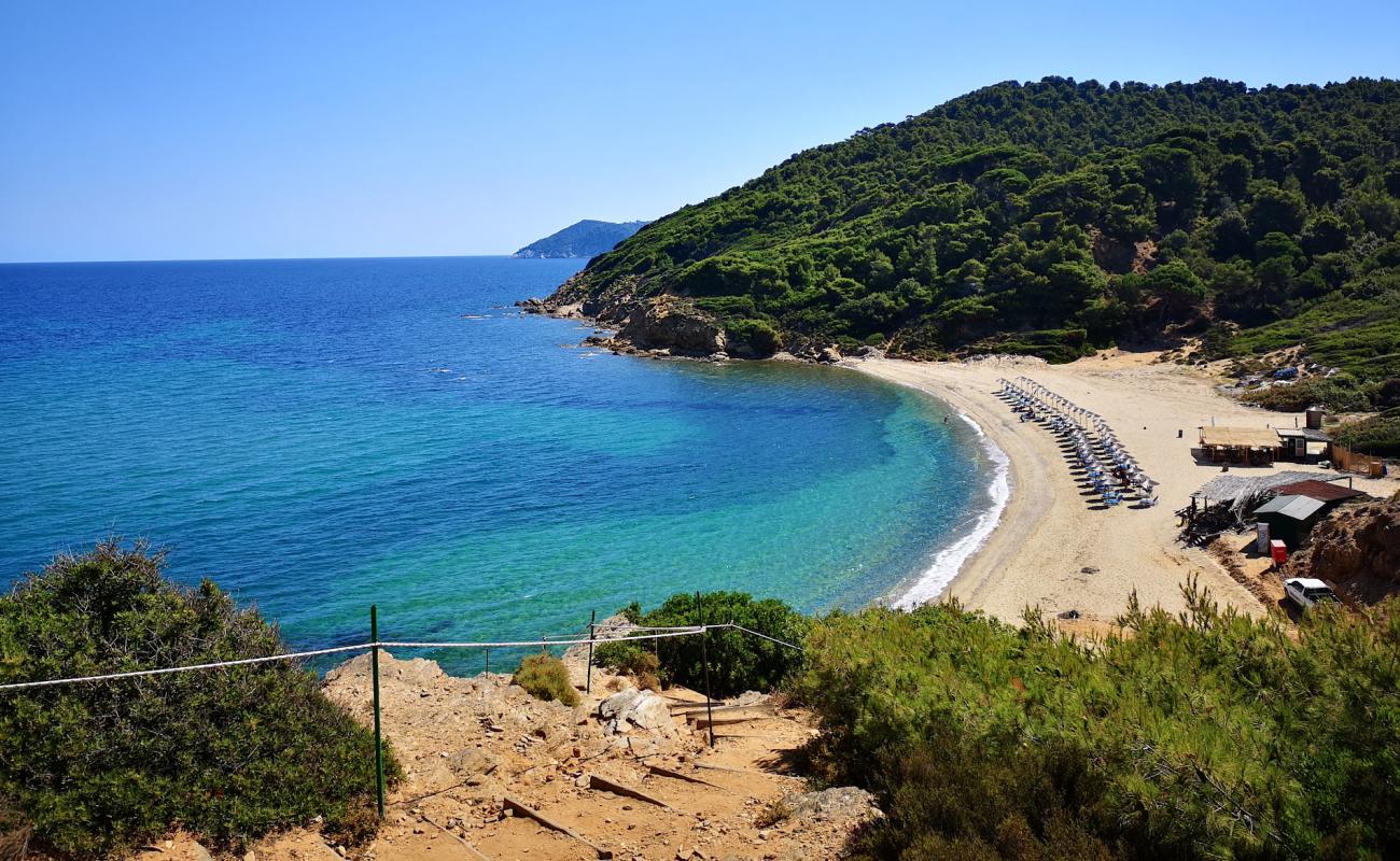 Photo de Agistros beach avec sable gris de surface