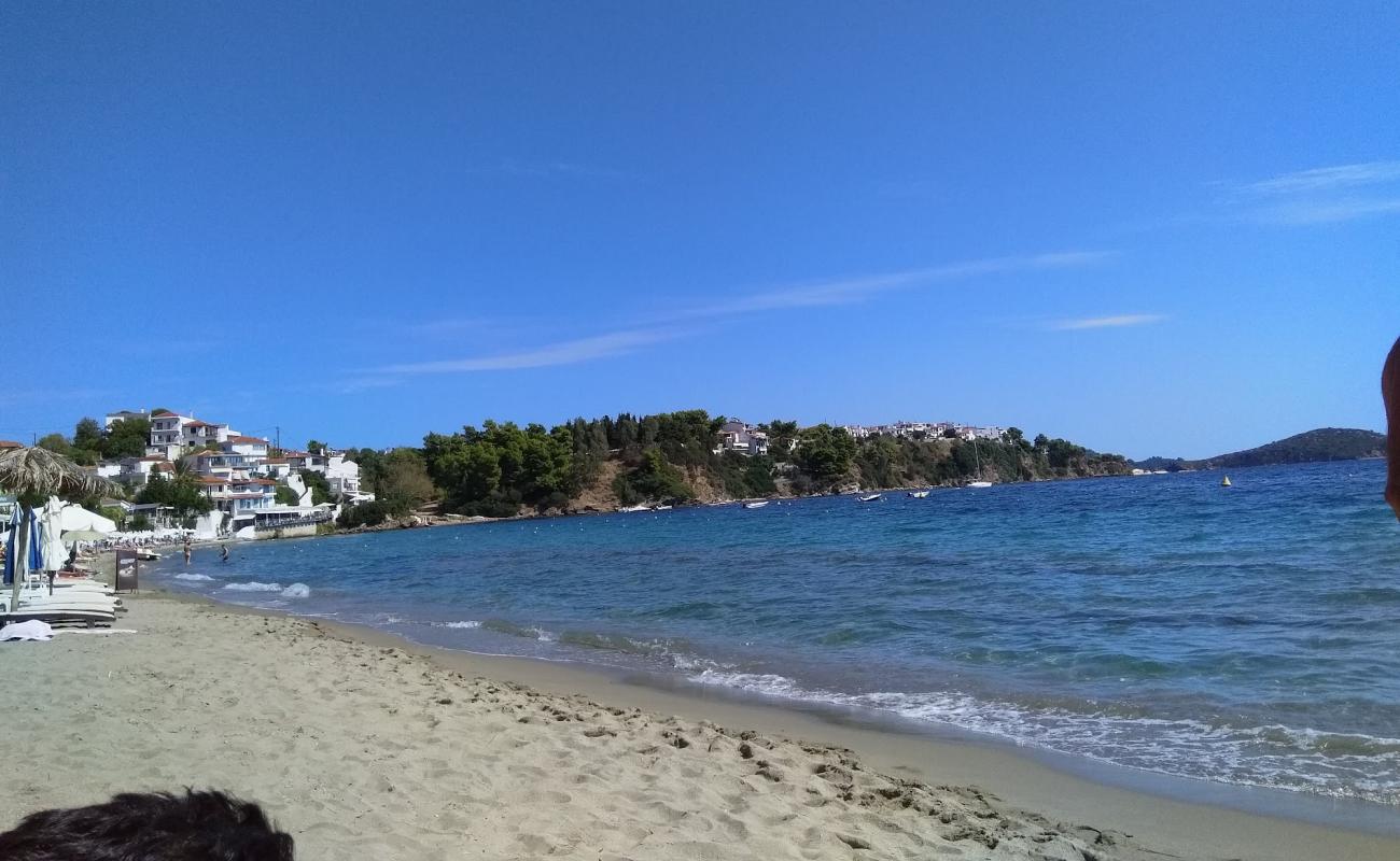 Photo de Paralia Megali Ammos avec sable gris de surface