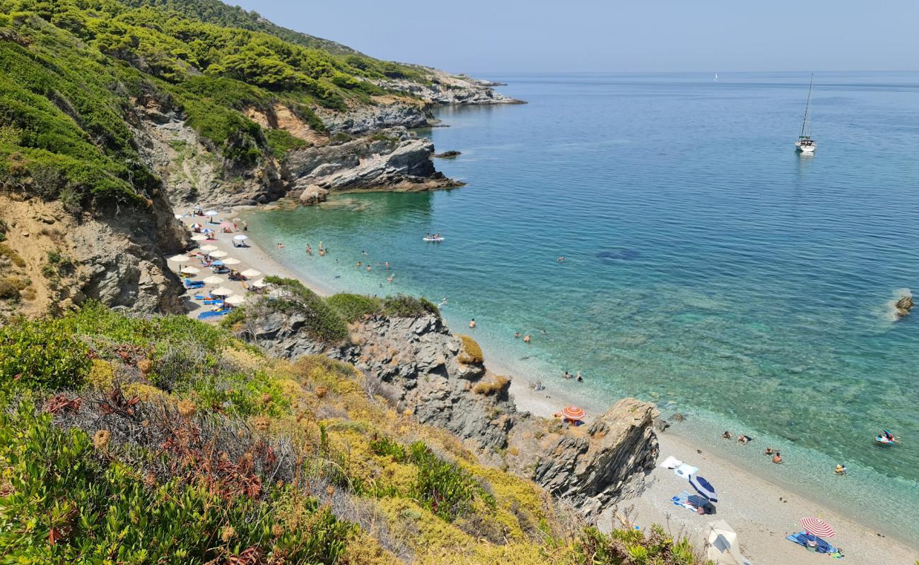 Photo de Perivoliou beach avec caillou fin clair de surface