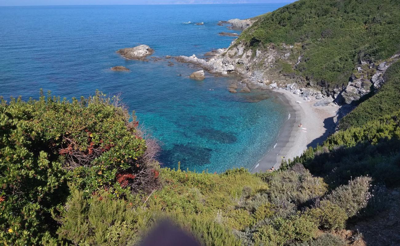 Photo de Aggeletou beach avec caillou clair de surface