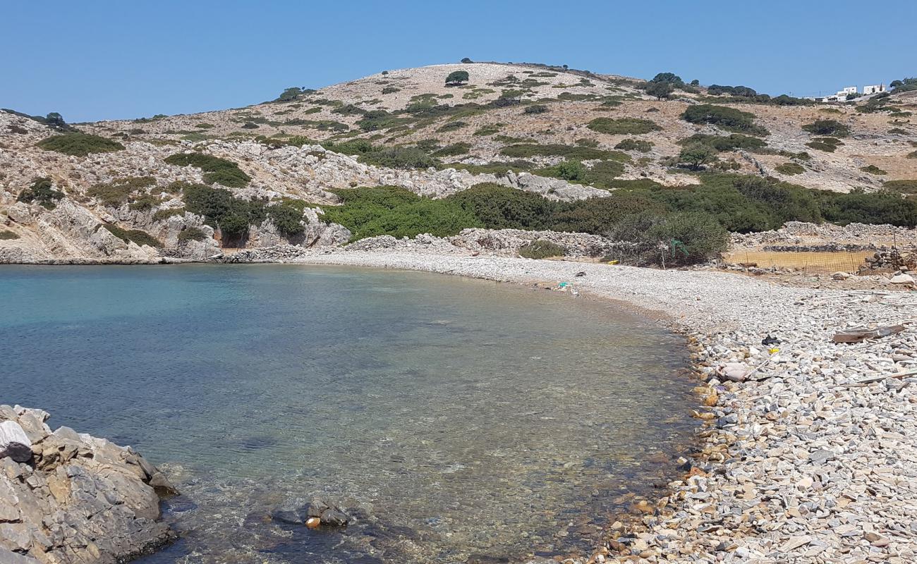 Photo de Tsankari beach avec roches de surface