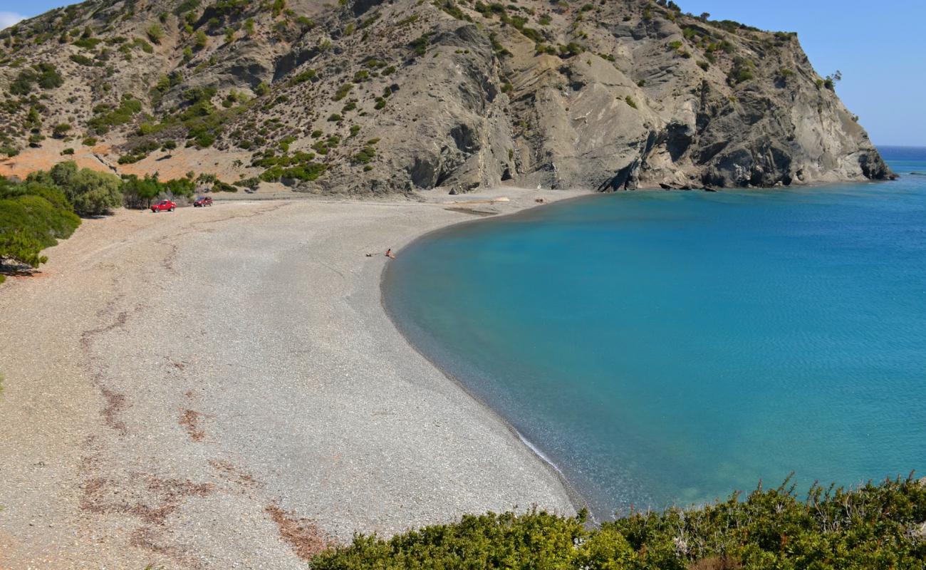 Photo de Agnotia beach avec caillou clair de surface