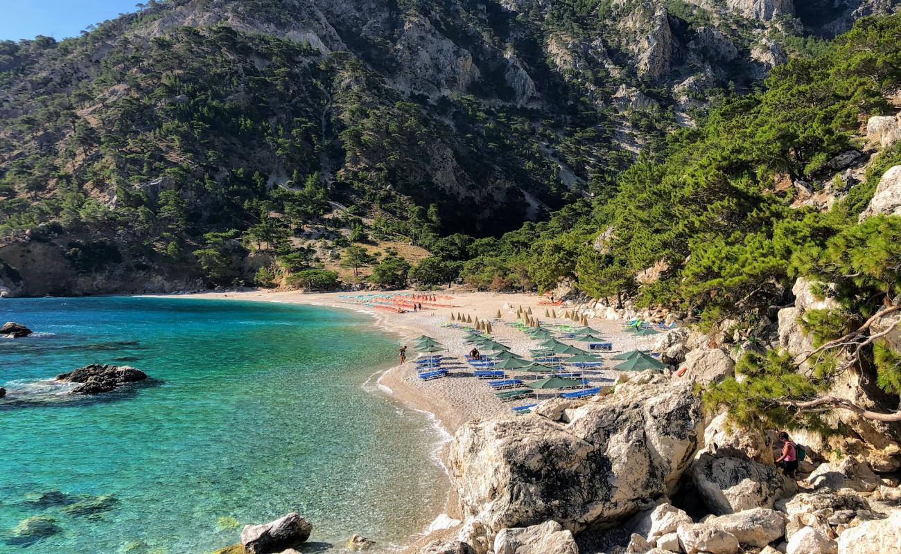 Photo de Plage d'Apella avec caillou fin clair de surface