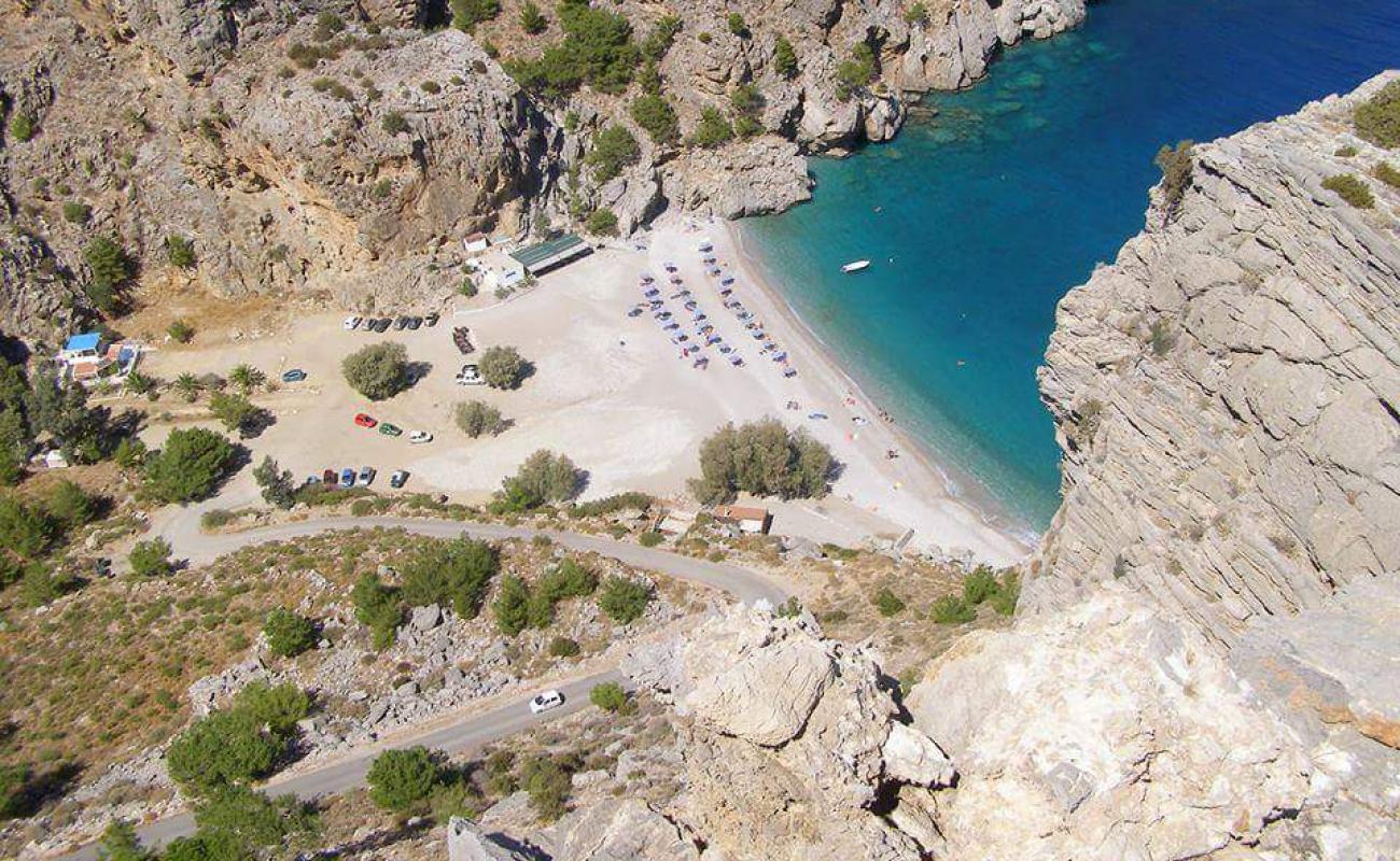 Photo de Achata beach avec caillou fin clair de surface