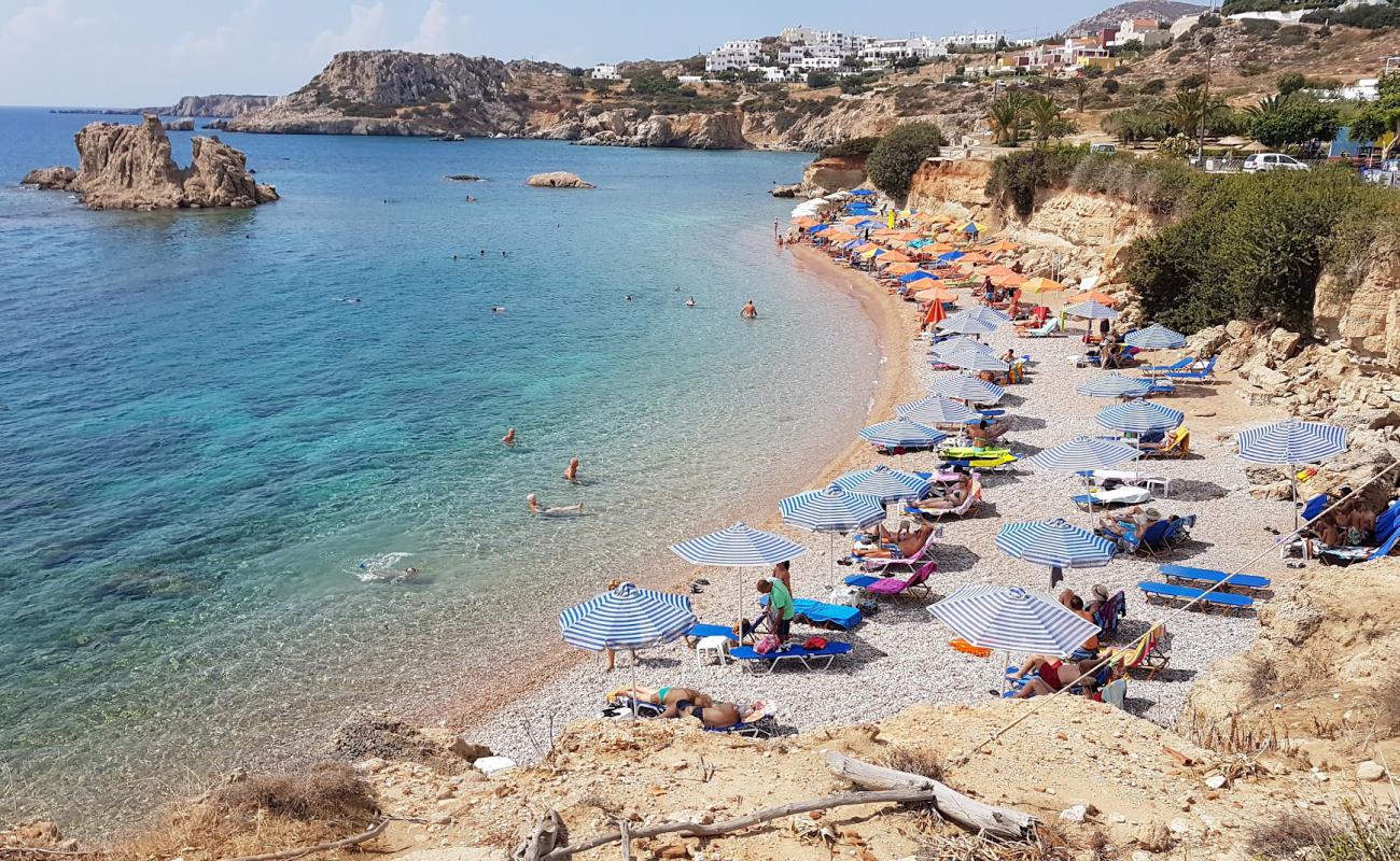 Photo de Votsalakia beach avec caillou fin brun de surface