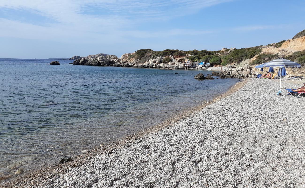 Photo de Fokia beach avec caillou clair de surface