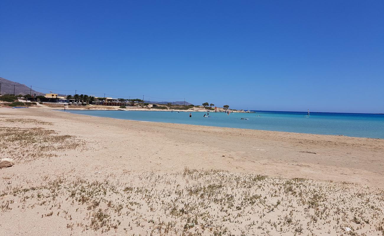 Photo de Chicken bay avec sable brun de surface