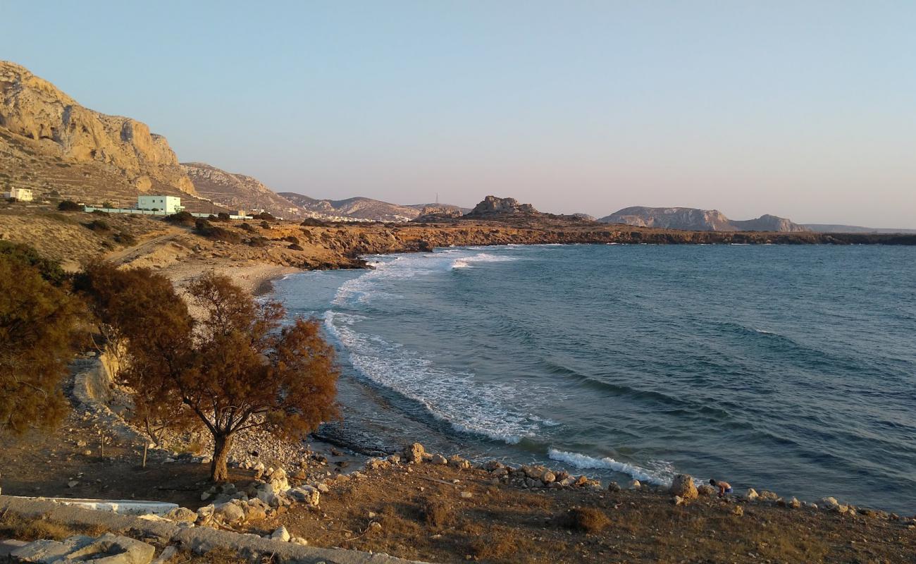 Photo de Agios Georgios beach avec sable noir & galets de surface