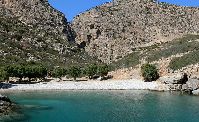 Photo de Saria beach avec galets gris de surface