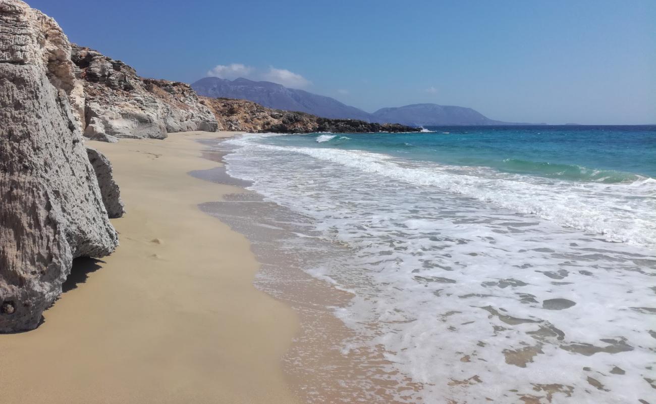 Photo de Armathia Beach avec sable beige fin de surface