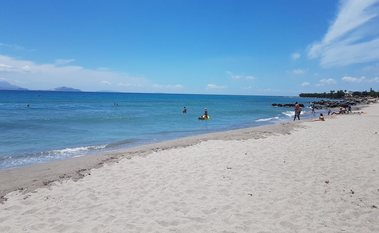Photo de Atlantica Beach avec sable beige de surface
