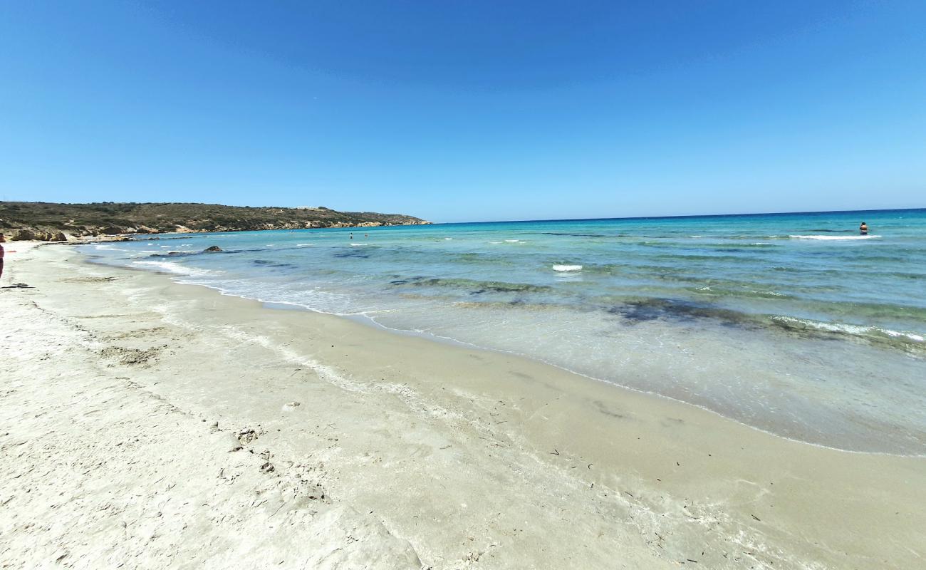 Photo de Kohilari beach avec sable gris de surface