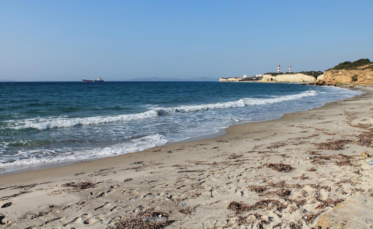 Photo de Atsa beach avec sable gris de surface