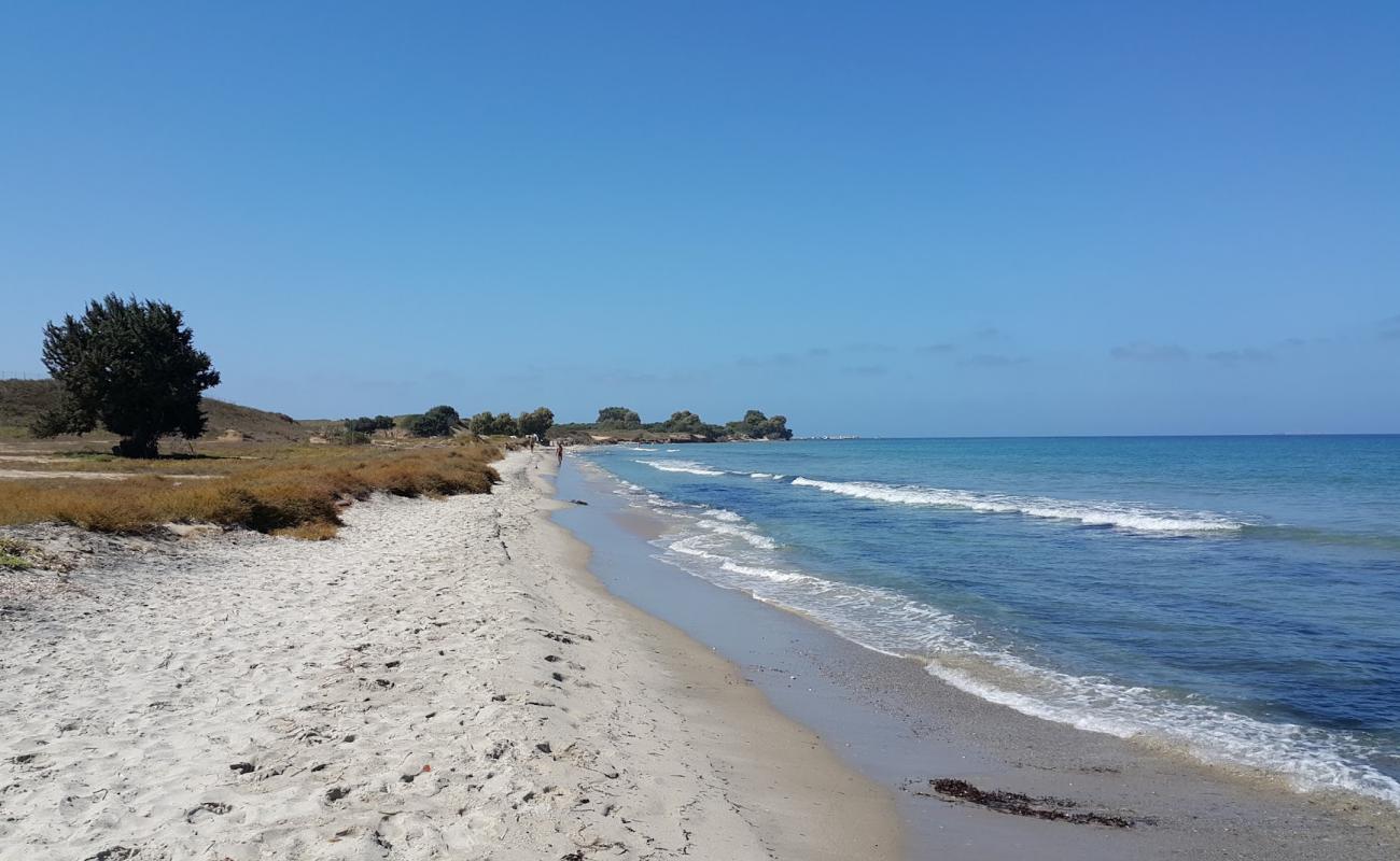 Photo de Troulos beach avec sable lumineux de surface