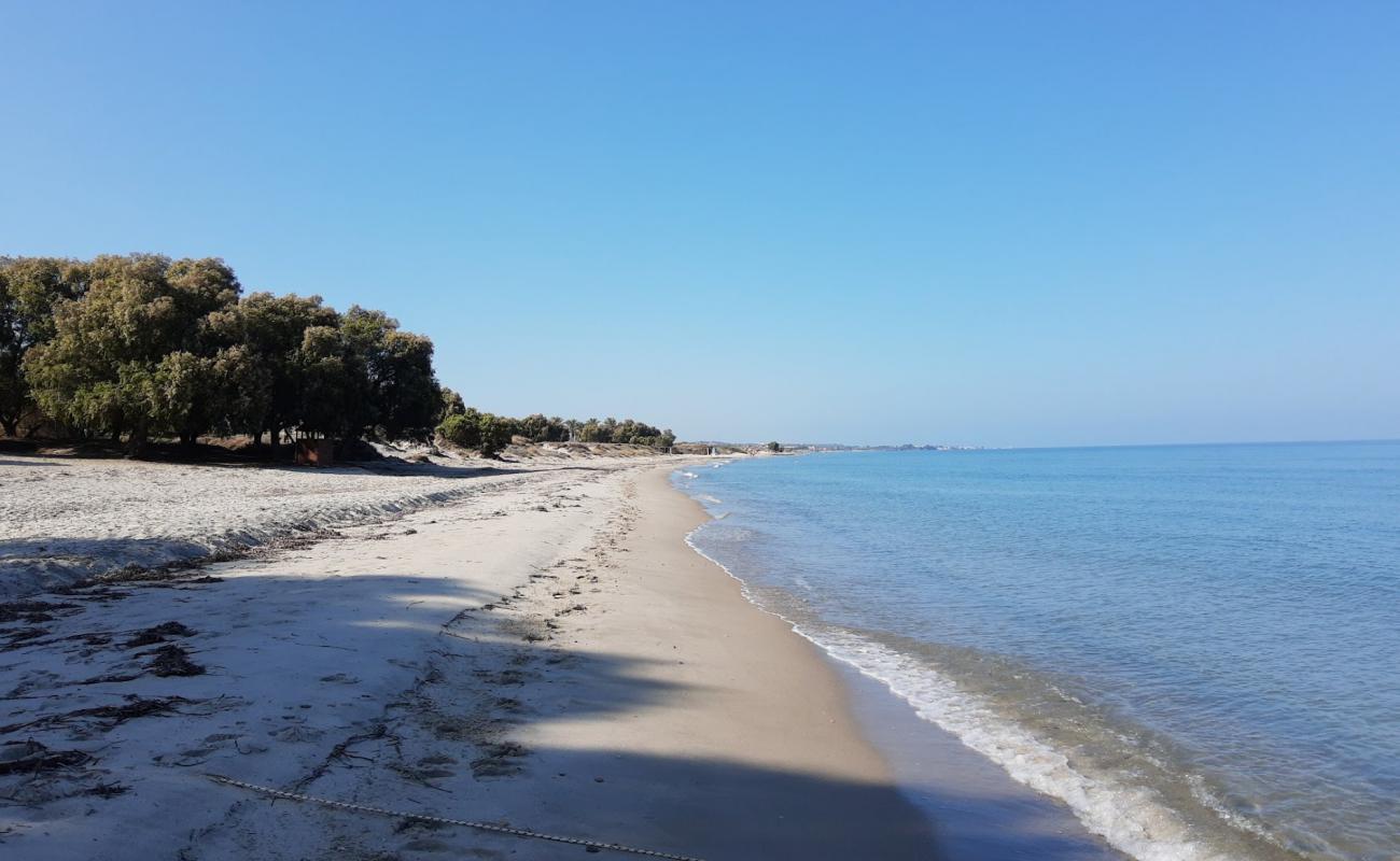 Photo de Marmari beach avec sable lumineux de surface