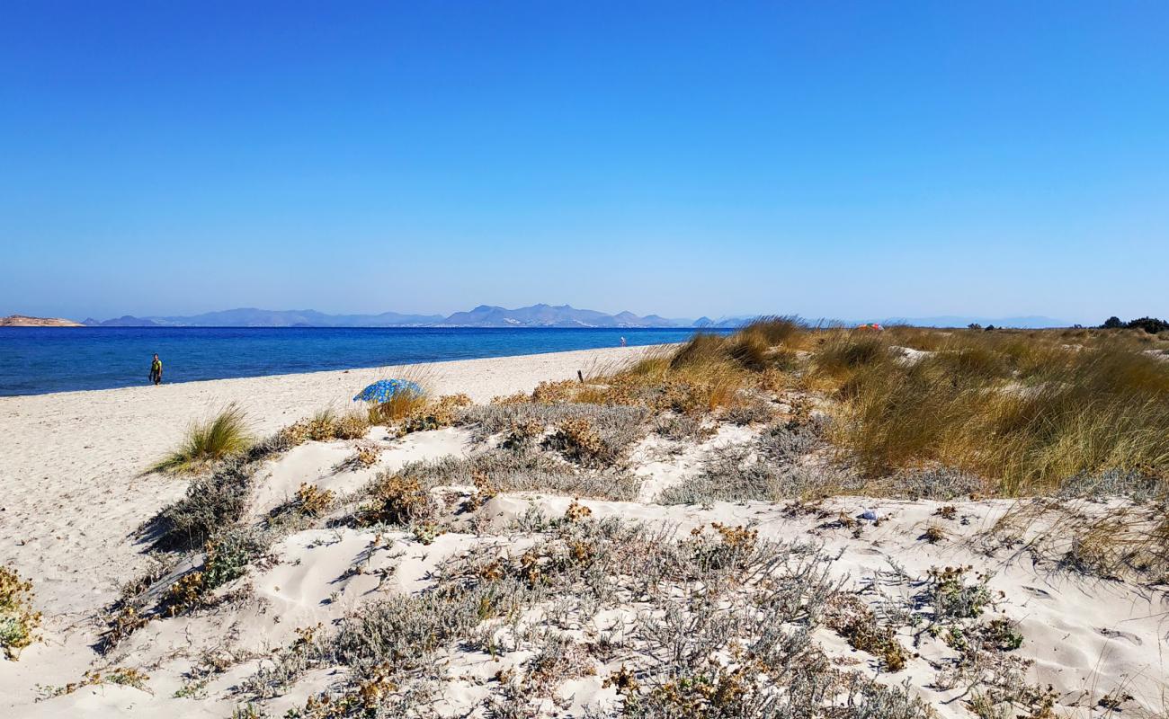 Photo de Golden beach avec sable lumineux de surface