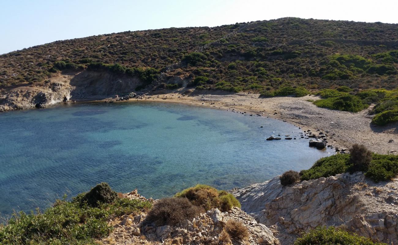 Photo de Papantria avec sable gris avec caillou de surface