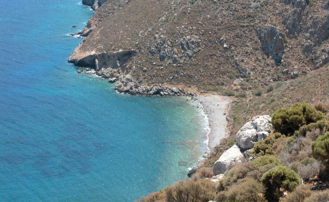 Photo de Vlychadha beach avec sable gris & galets de surface