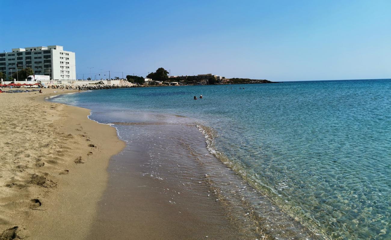 Photo de Zephyros beach avec sable lumineux de surface