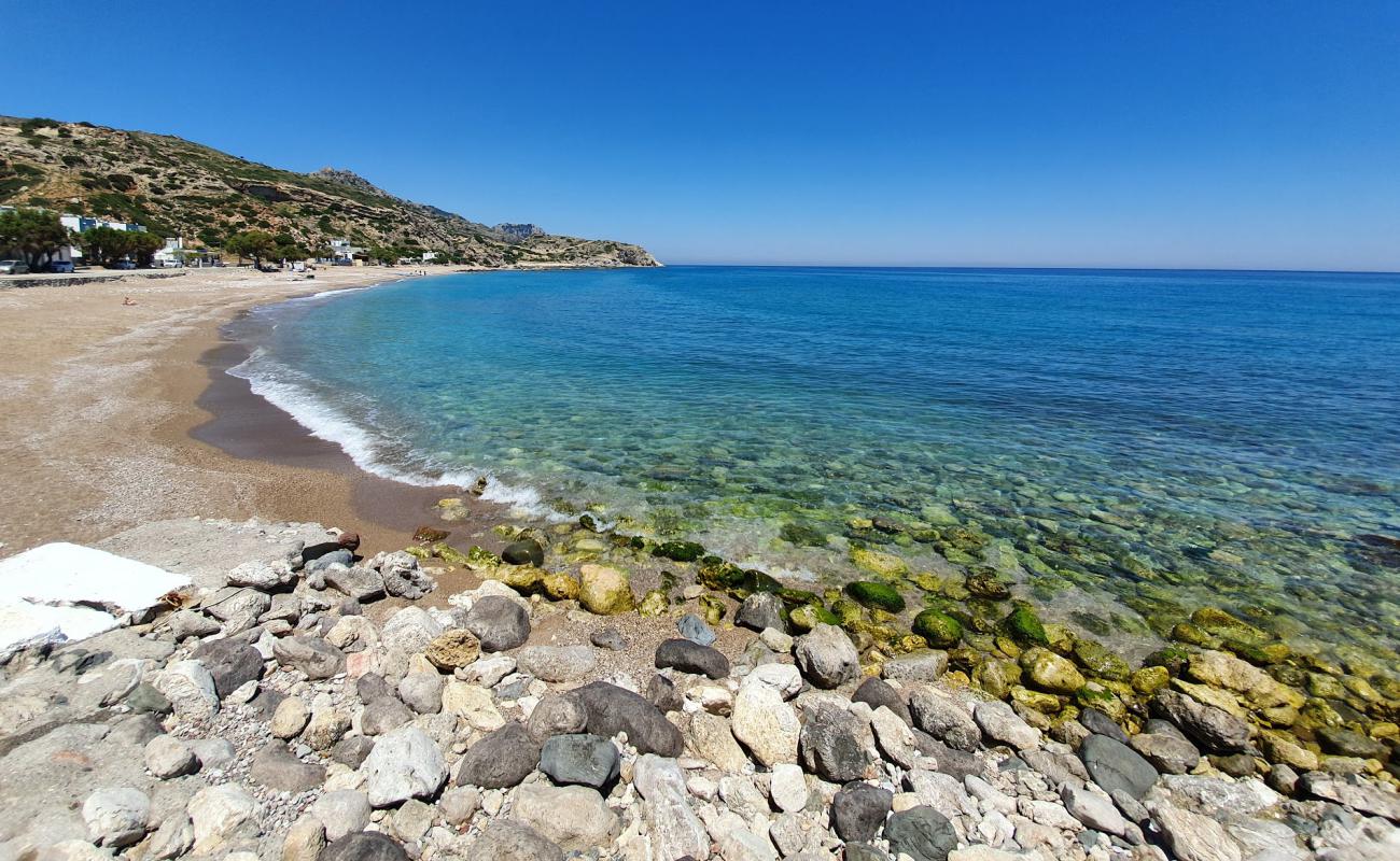 Photo de Stegna beach avec sable clair avec caillou de surface