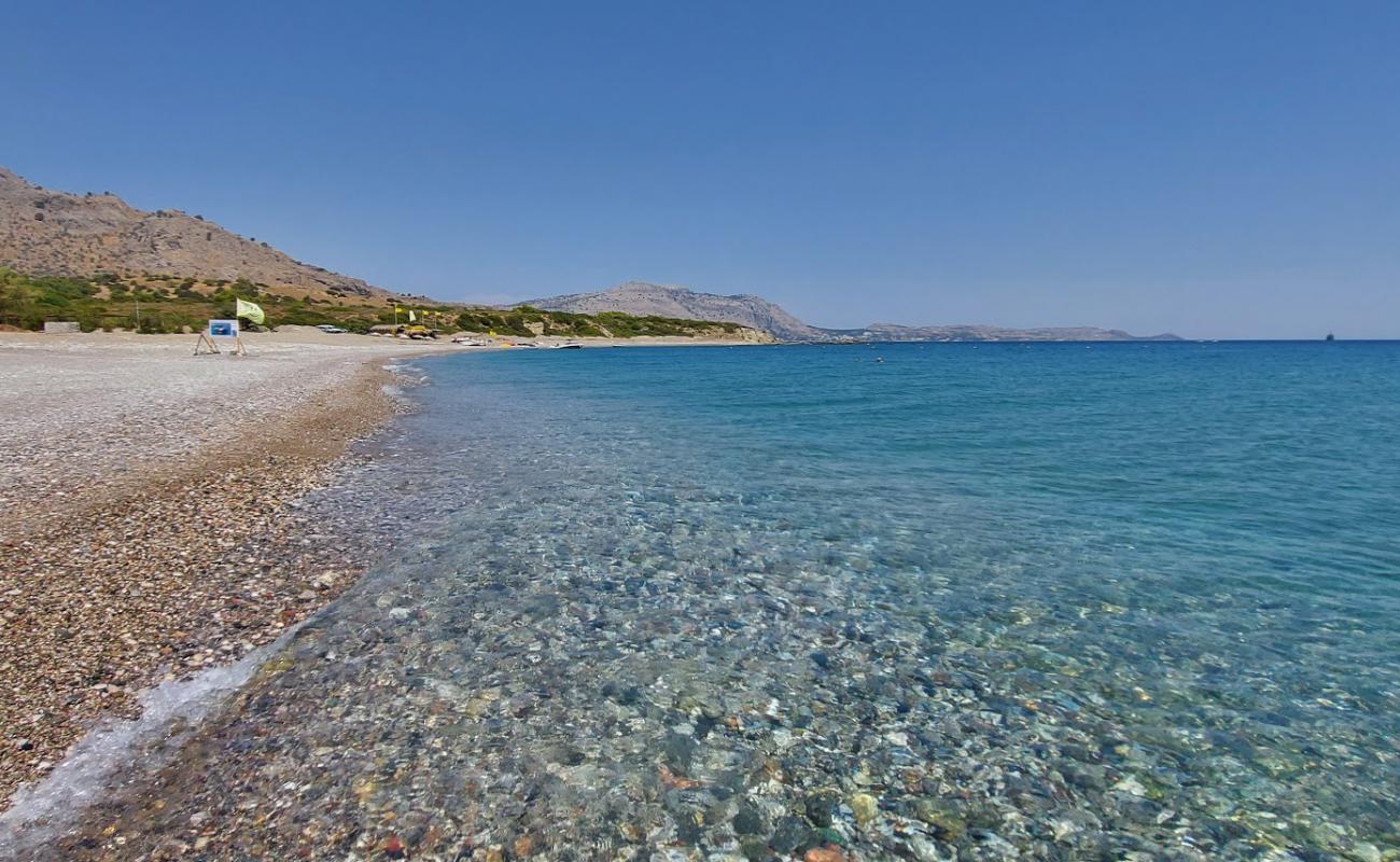 Photo de Lindos Beach II avec galets beige de surface