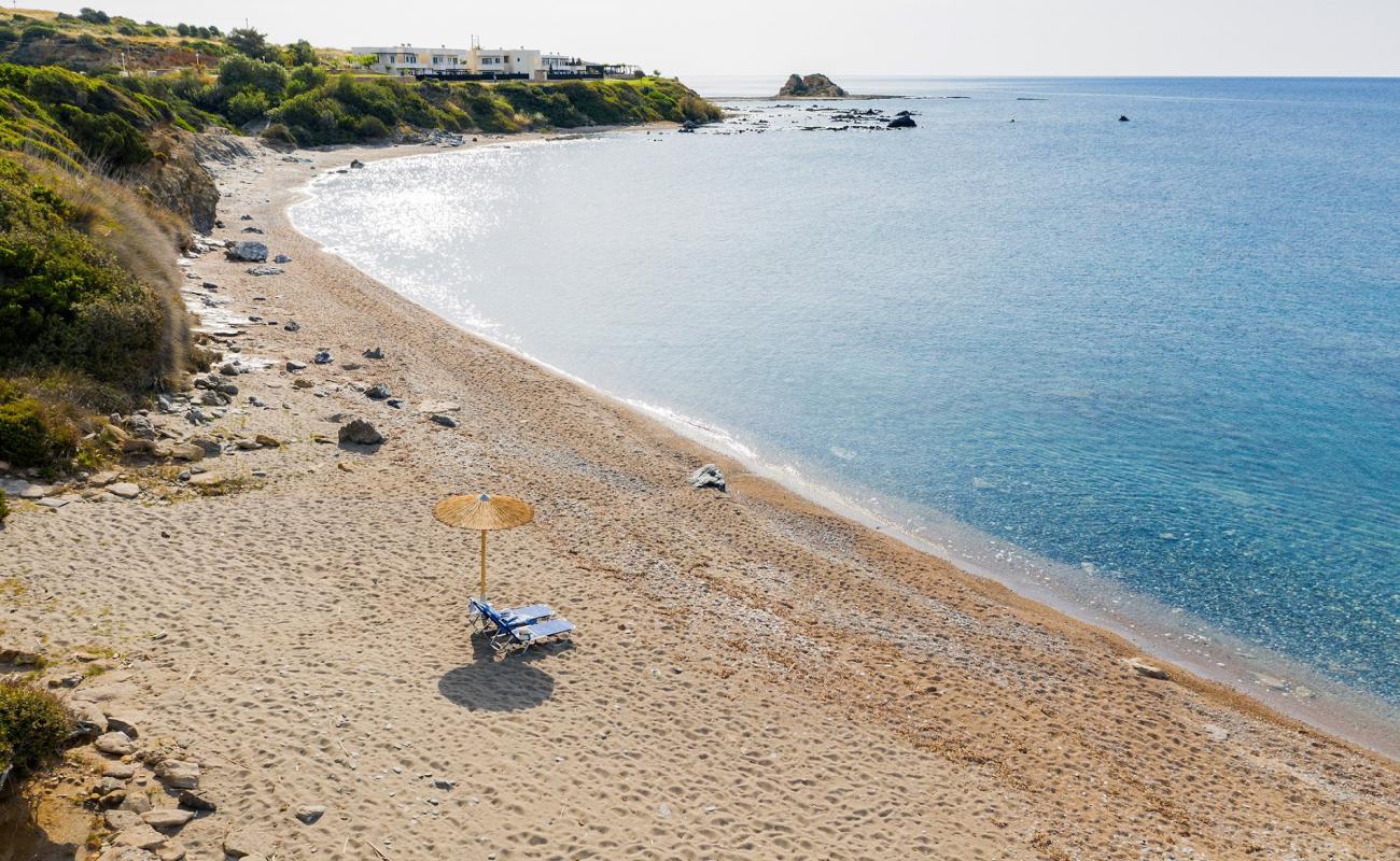 Photo de Al Mare avec galets beige de surface