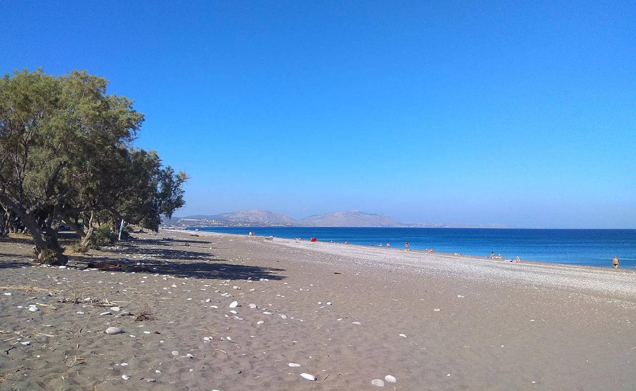 Photo de Gennadi Beach avec galets beige de surface