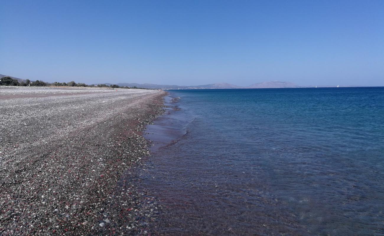 Photo de Plage de Gennadi II avec galets beige de surface