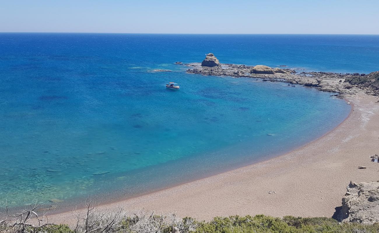 Photo de Paralia Plimmiriou II avec sable beige & galets de surface
